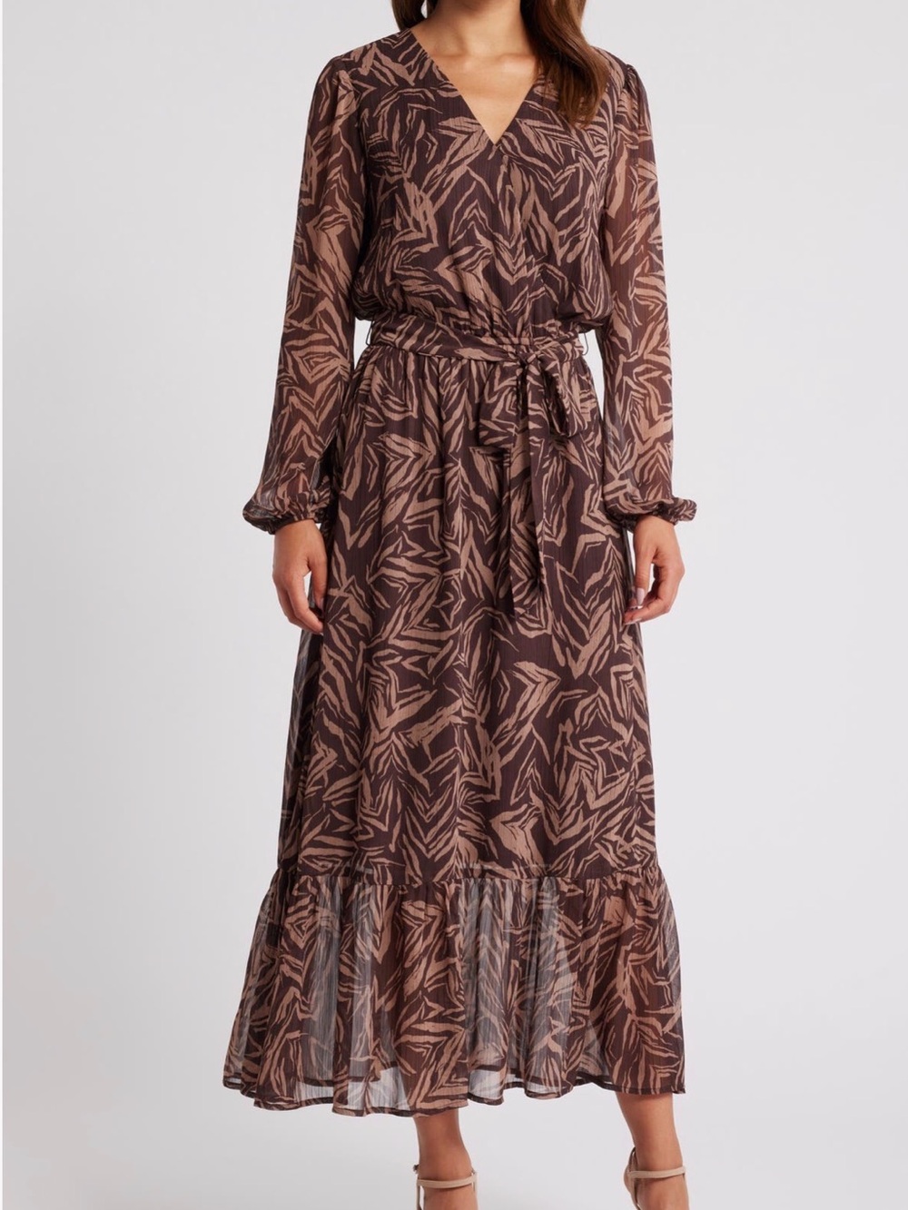 Chelsea28 Brown and Tan Leaf-Print Long Sleeve Maxi Dress